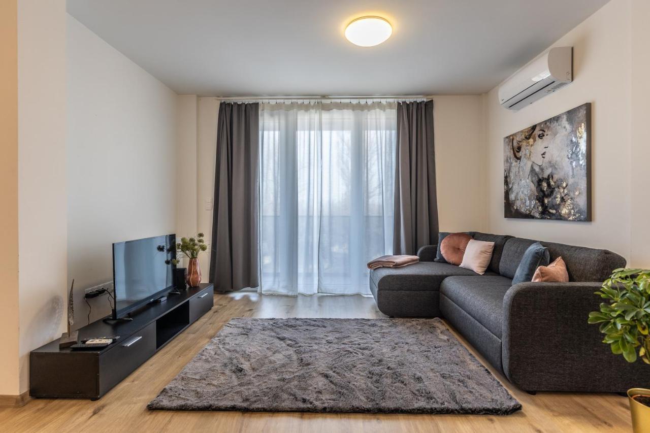 All You Need In Bp - Garage, Terraces, Aircon بودابست المظهر الخارجي الصورة